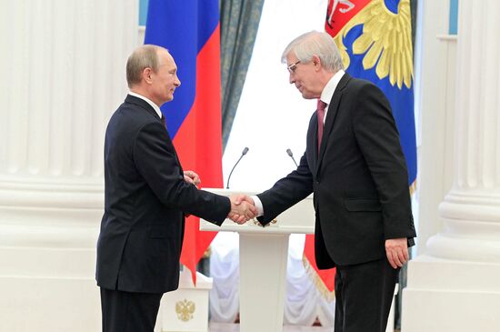 Vladimir Putin presents state awards