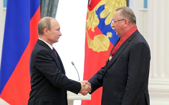 Vladimir Putin presents state awards