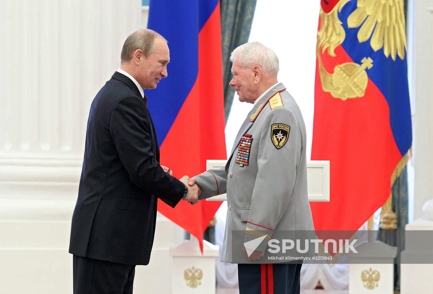 Vladimir Putin presents state awards