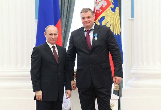 Vladimir Putin presents state awards