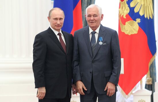 Vladimir Putin presents state awards