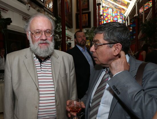 Reception celebrates 15th anniversary of Postscript program