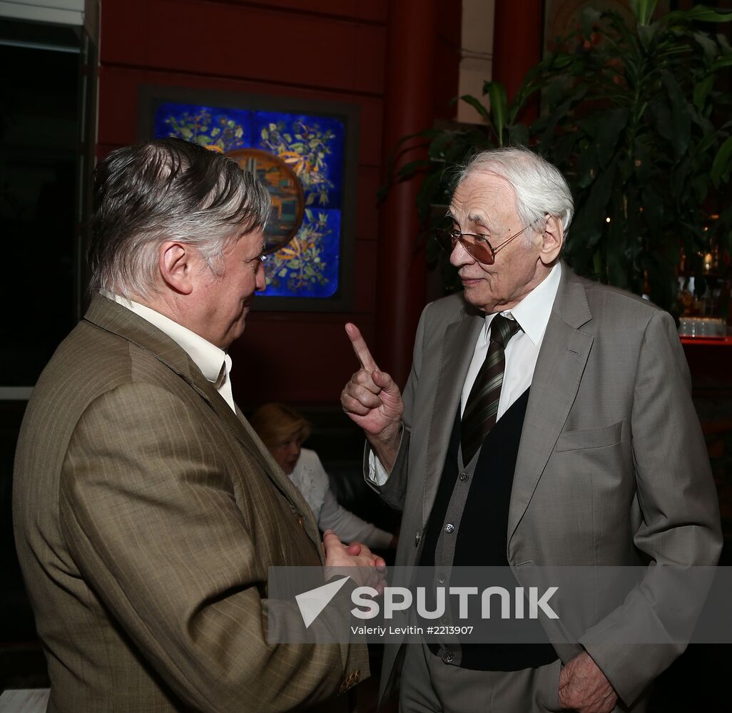 Reception celebrates 15th anniversary of Postscript program