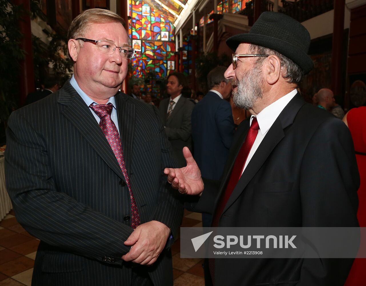 Reception celebrates 15th anniversary of Postscript program