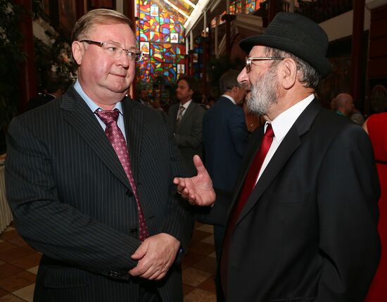 Reception celebrates 15th anniversary of Postscript program