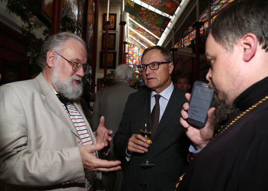 Reception celebrates 15th anniversary of Postscript program