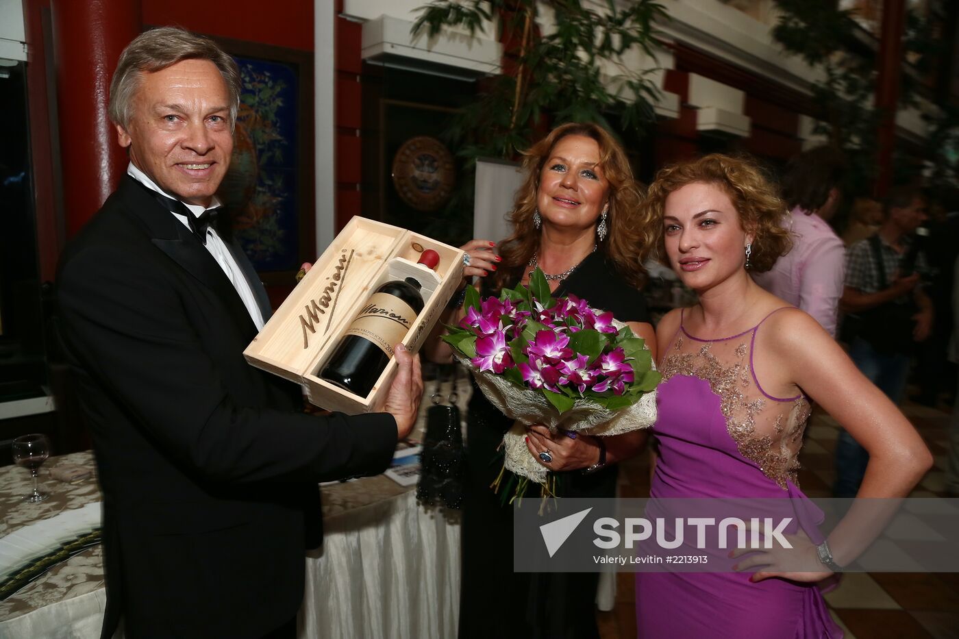 Reception celebrates 15th anniversary of Postscript program