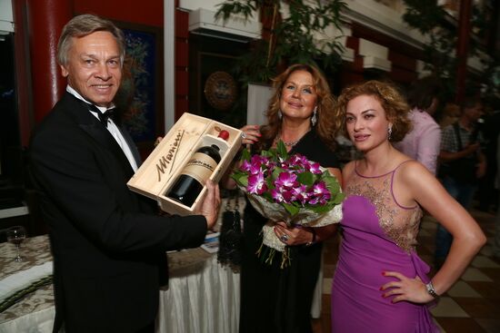 Reception celebrates 15th anniversary of Postscript program