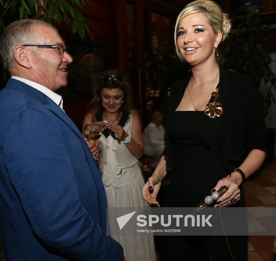 Reception celebrates 15th anniversary of Postscript program