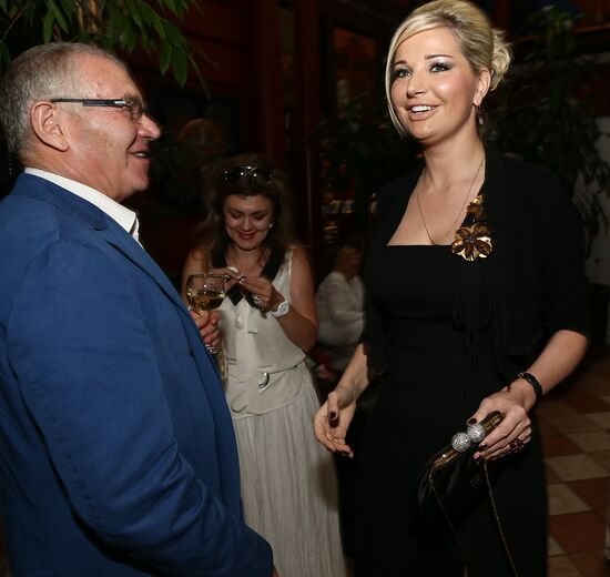 Reception celebrates 15th anniversary of Postscript program