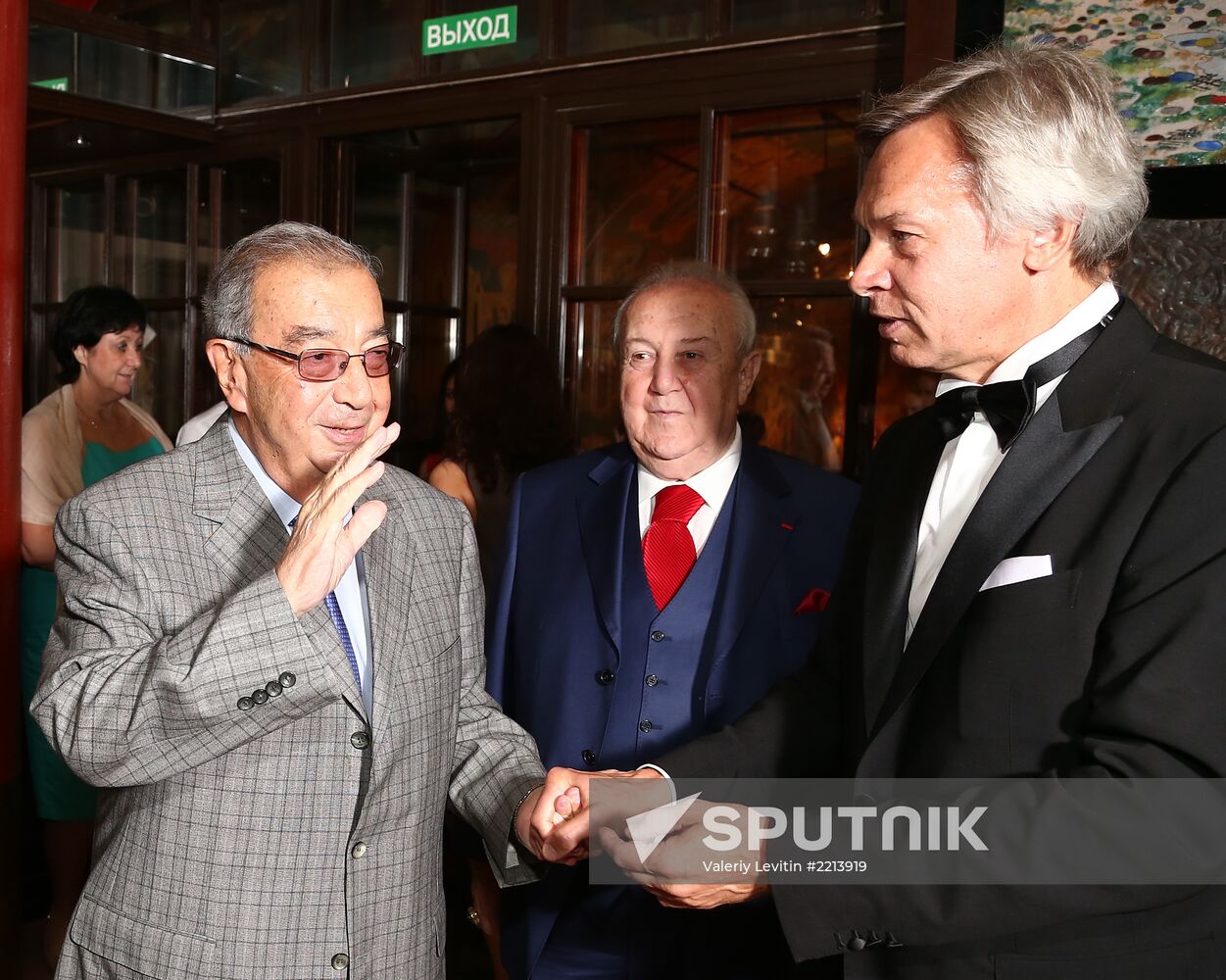 Reception celebrates 15th anniversary of Postscript program