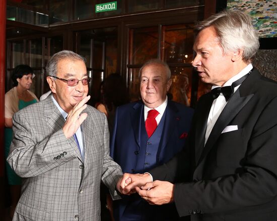 Reception celebrates 15th anniversary of Postscript program