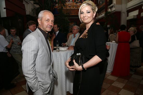 Reception celebrates 15th anniversary of Postscript program