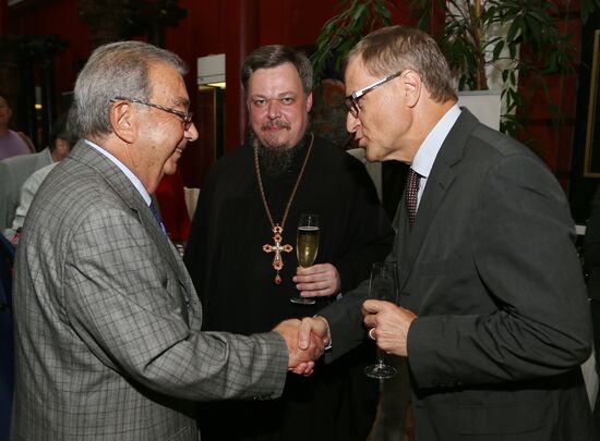 Reception celebrates 15th anniversary of Postscript program