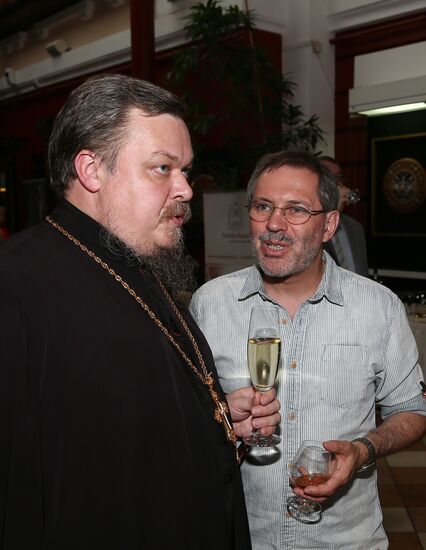 Reception celebrates 15th anniversary of Postscript program