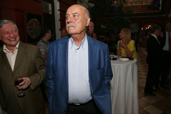 Reception celebrates 15th anniversary of Postscript program