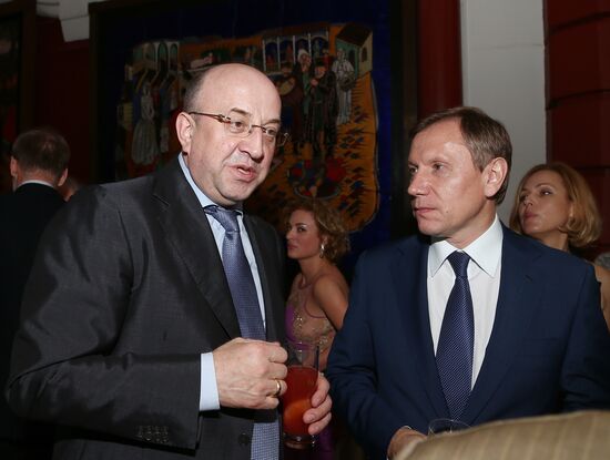 Reception celebrates 15th anniversary of Postscript program