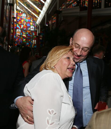 Reception celebrates 15th anniversary of Postscript program