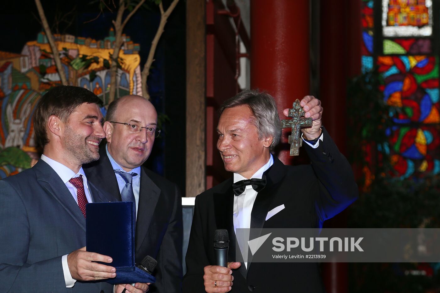 Reception celebrates 15th anniversary of Postscript program