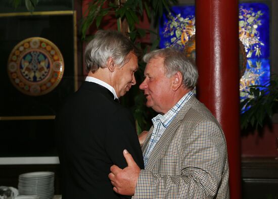 Reception celebrates 15th anniversary of Postscript program