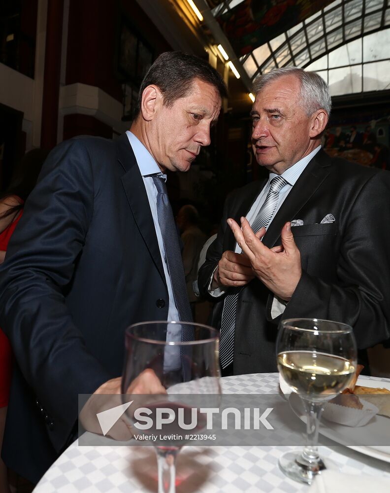 Reception celebrates 15th anniversary of Postscript program