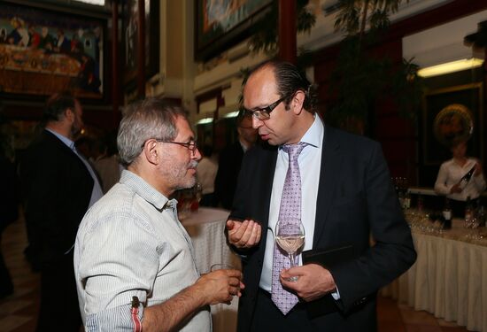 Reception celebrates 15th anniversary of Postscript program