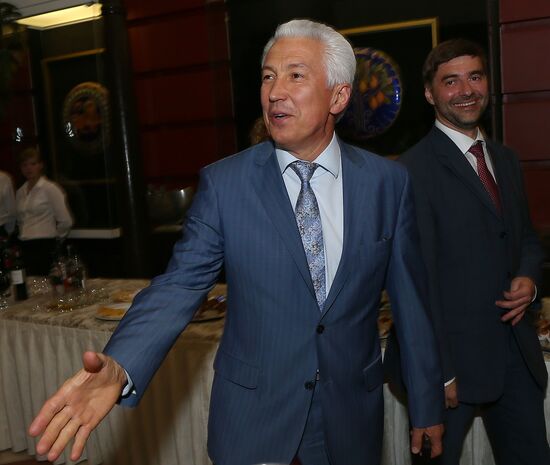 Reception celebrates 15th anniversary of Postscript program