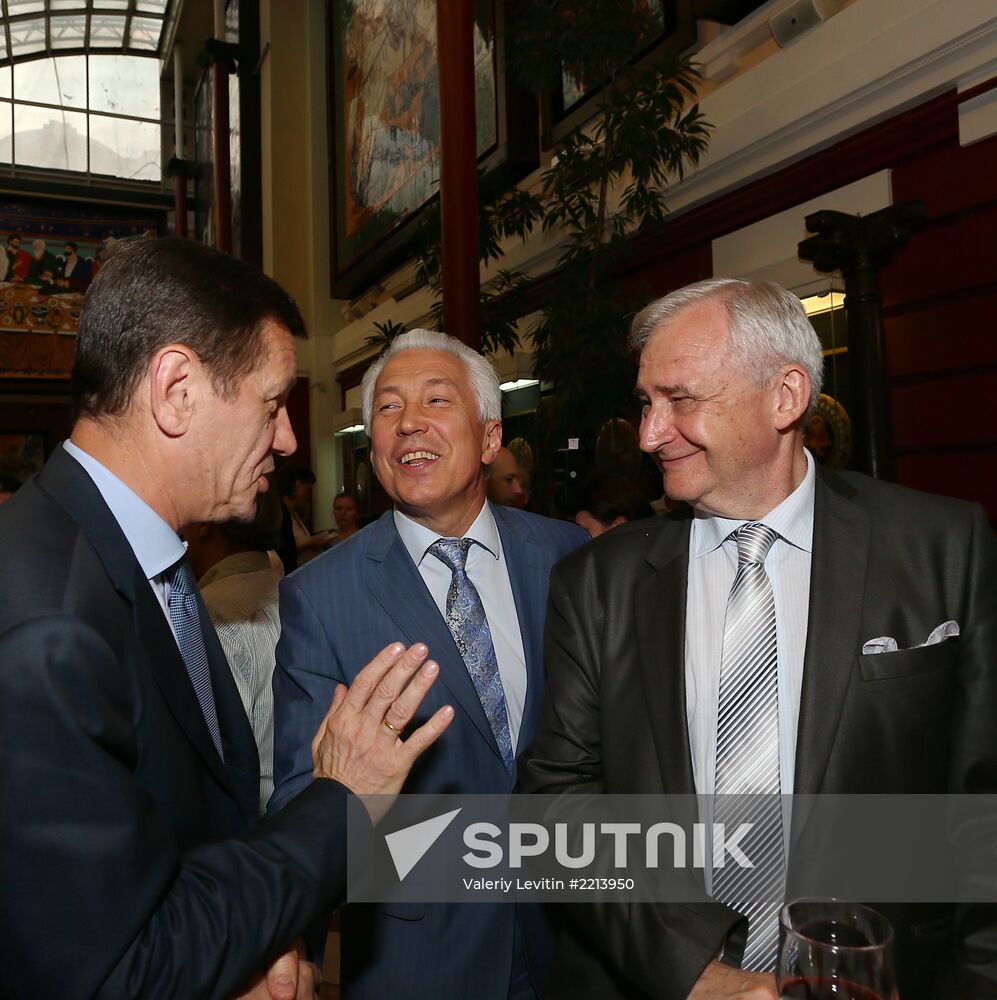 Reception celebrates 15th anniversary of Postscript program