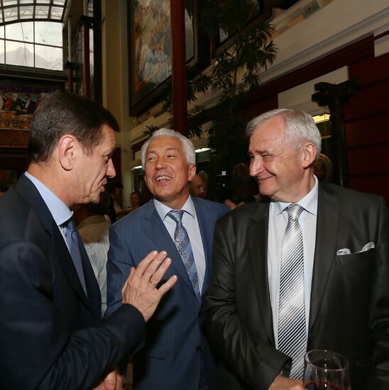 Reception celebrates 15th anniversary of Postscript program