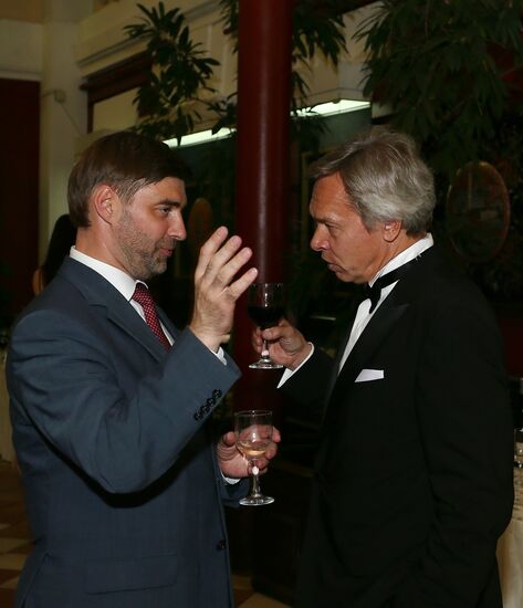 Reception celebrates 15th anniversary of Postscript program