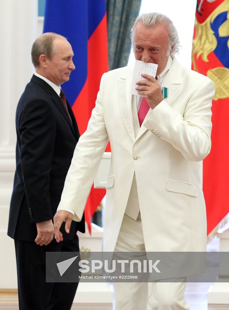 Vladimir Putin presents state awards