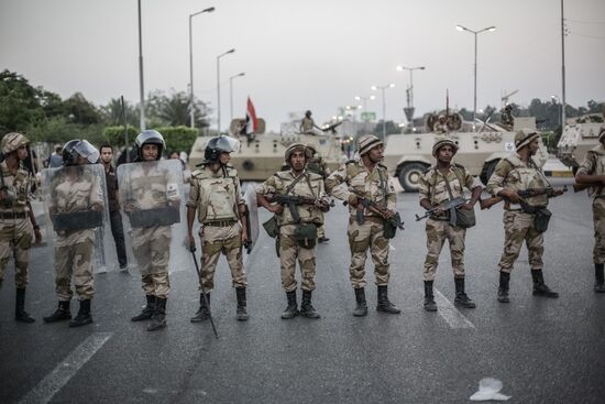 Clashes erupt in Cairo between Morsi supporters and police