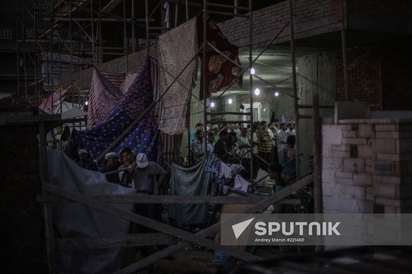 Clashes erupt in Cairo between Morsi supporters and police