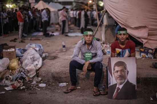 Clashes erupt in Cairo between Morsi supporters and police