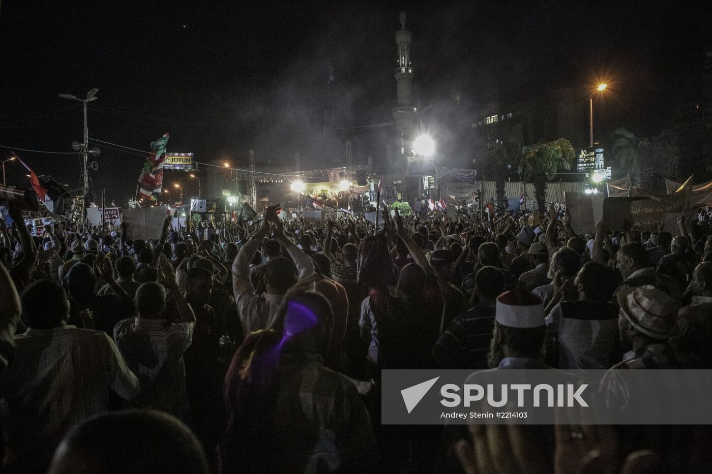 Clashes erupt in Cairo between Morsi supporters and police