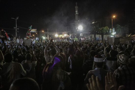 Clashes erupt in Cairo between Morsi supporters and police