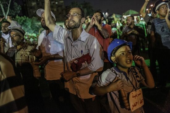 Clashes erupt in Cairo between Morsi supporters and police
