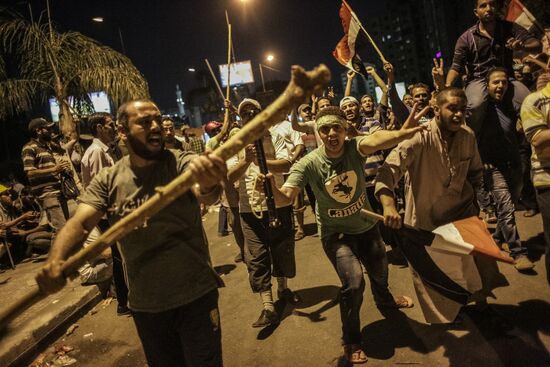 Clashes erupt in Cairo between Morsi supporters and police