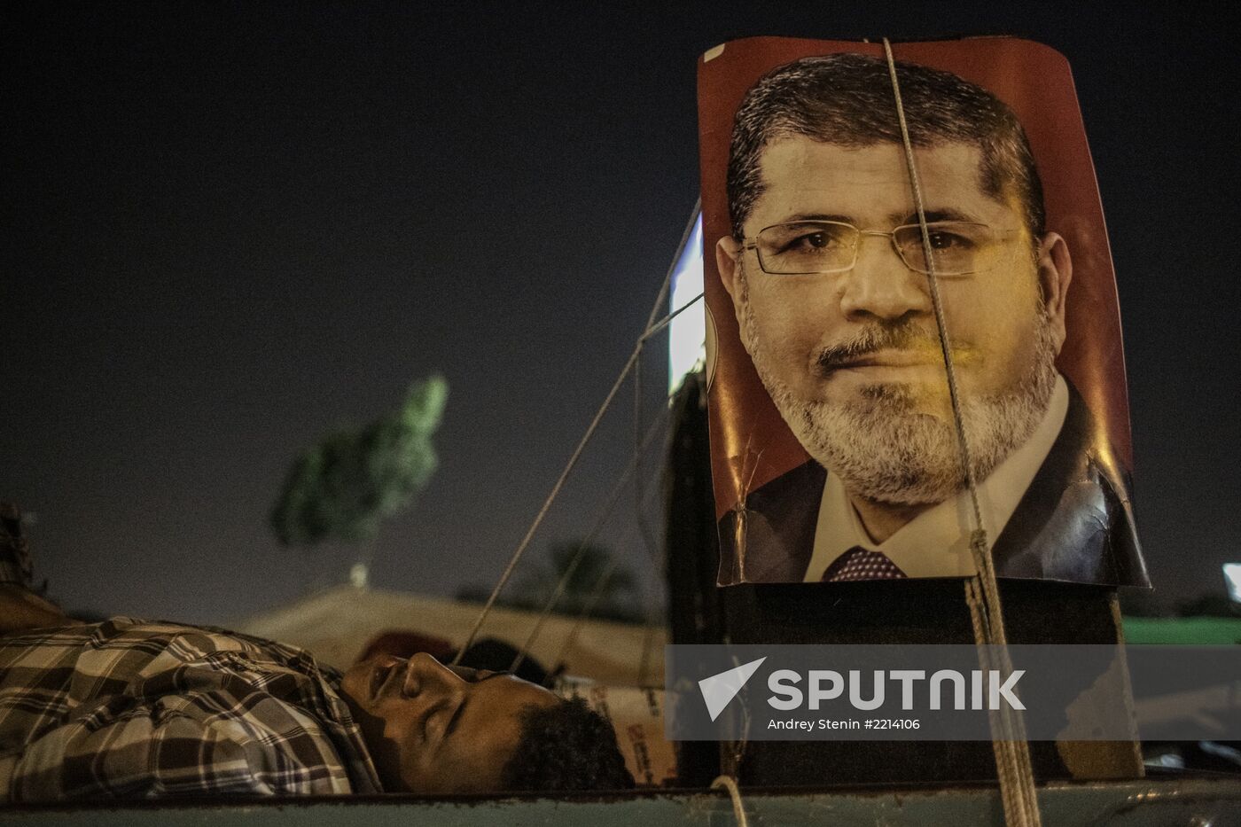 Clashes erupt in Cairo between Morsi supporters and police