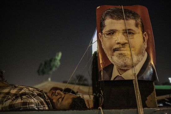Clashes erupt in Cairo between Morsi supporters and police