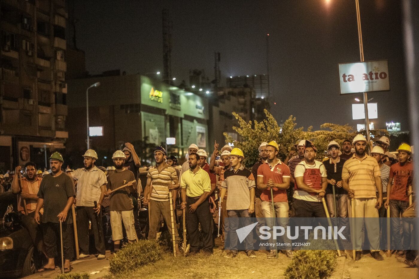 Clashes erupt in Cairo between Morsi supporters and police