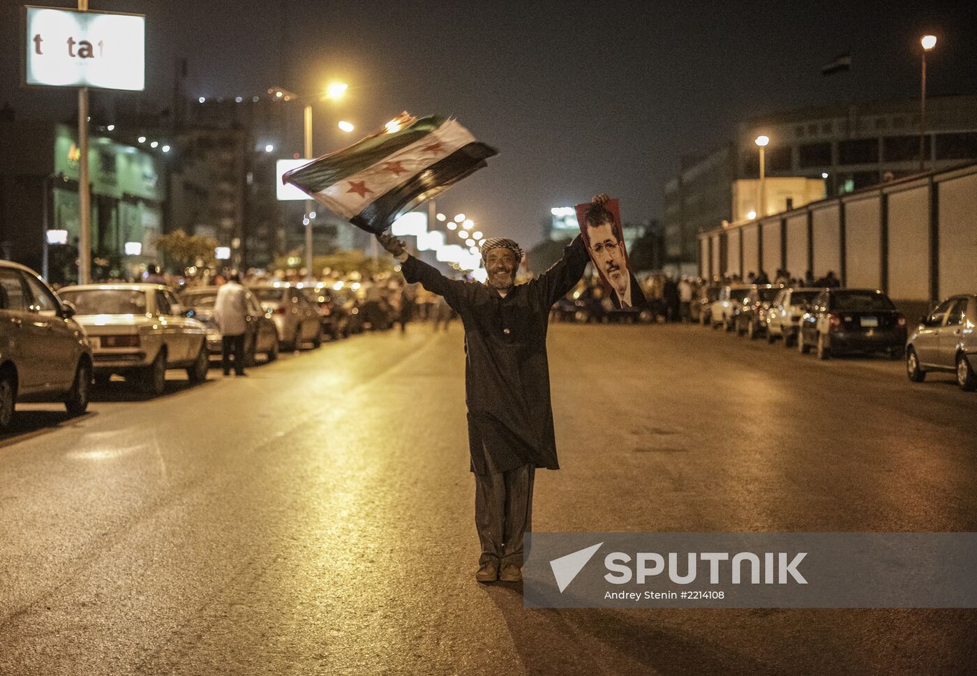 Clashes erupt in Cairo between Morsi supporters and police