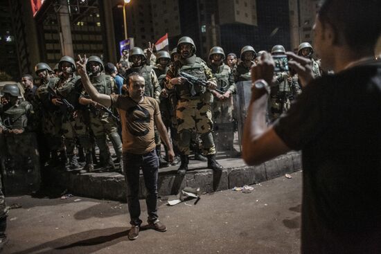 Clashes erupt in Cairo between Morsi supporters and police