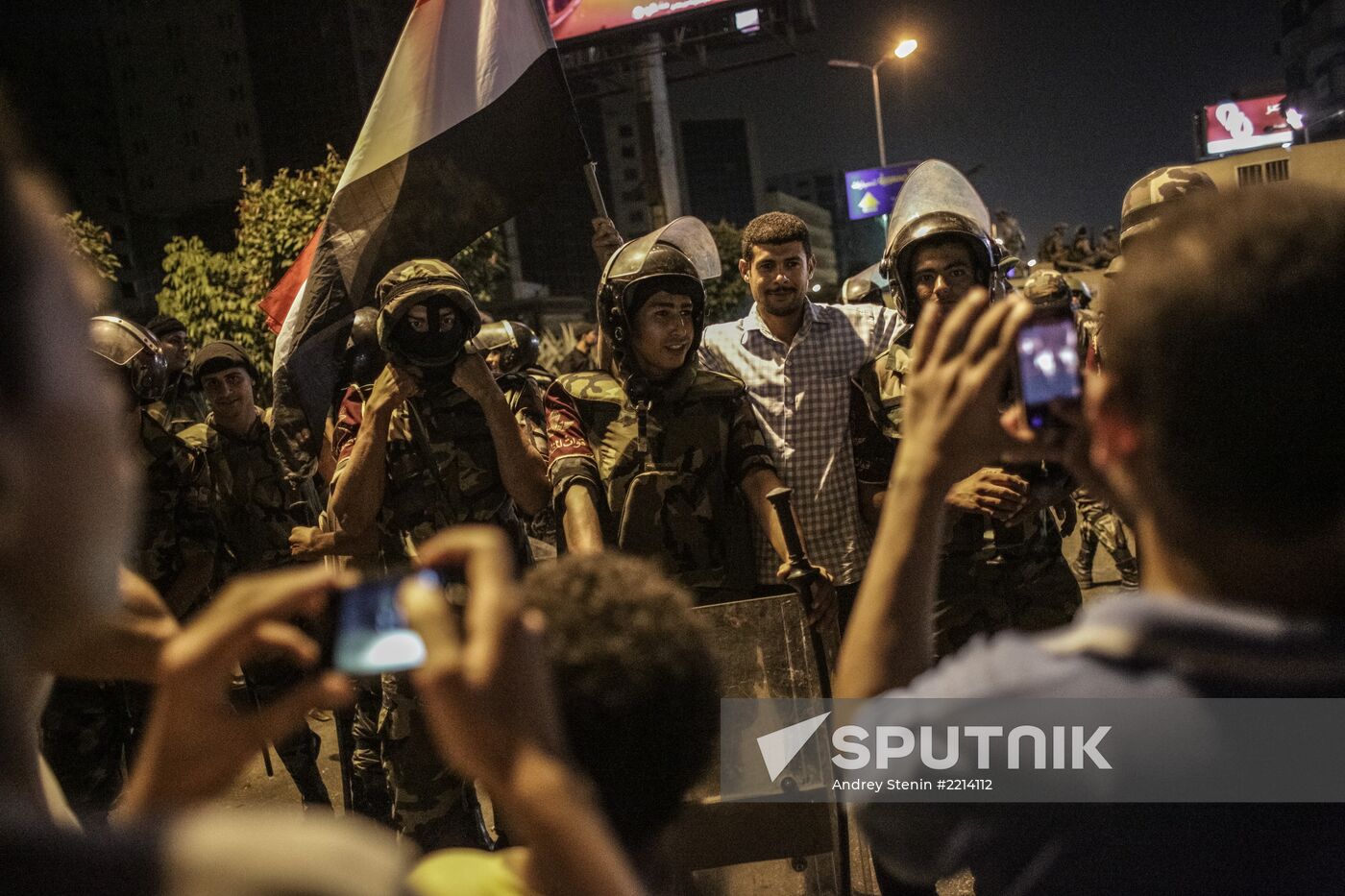 Clashes erupt in Cairo between Morsi supporters and police