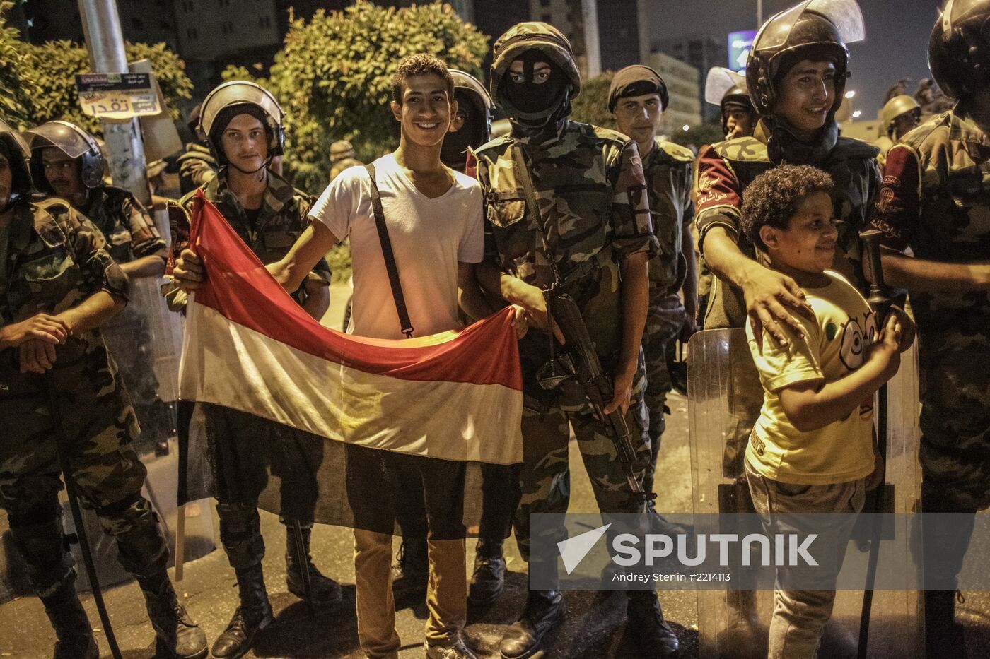 Clashes erupt in Cairo between Morsi supporters and police