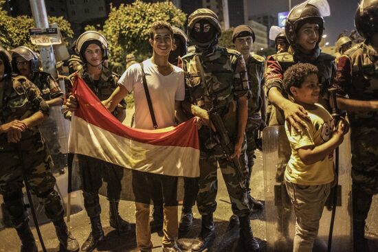 Clashes erupt in Cairo between Morsi supporters and police