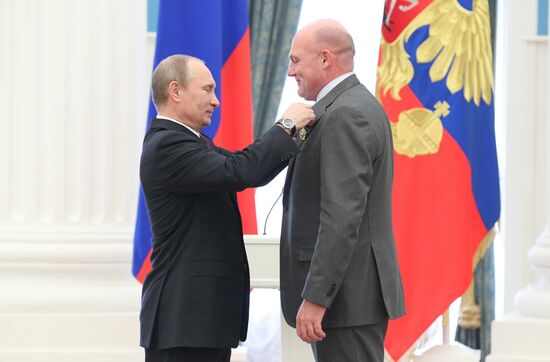 Vladimir Putin presents state awards