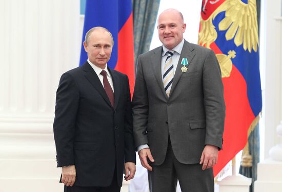 Vladimir Putin presents state awards