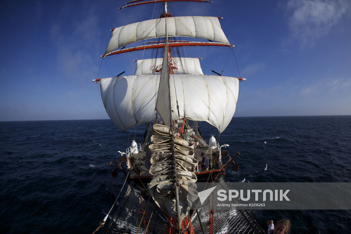 Round-the-world voyage by Sedov sailing ship