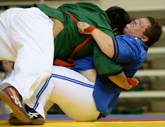 2013 Universiade. Belt wrestling. Day One